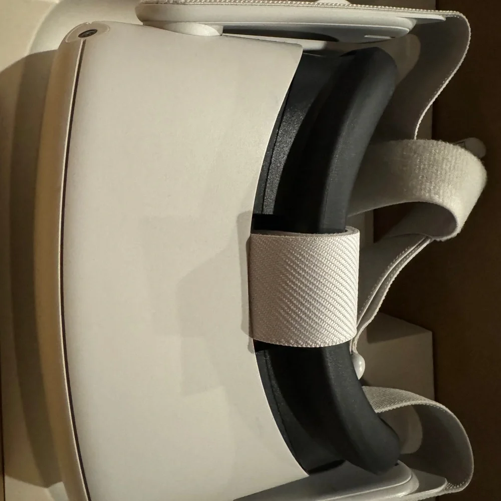 I am selling a oculus quest 2 only used 5 times no scratches or dents